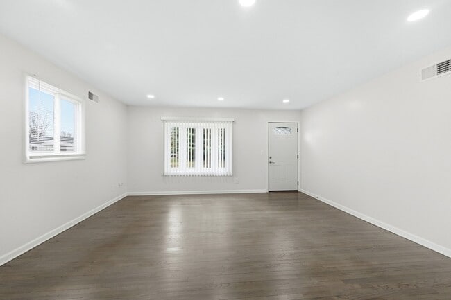 Building Photo - 22546 Ira Blvd