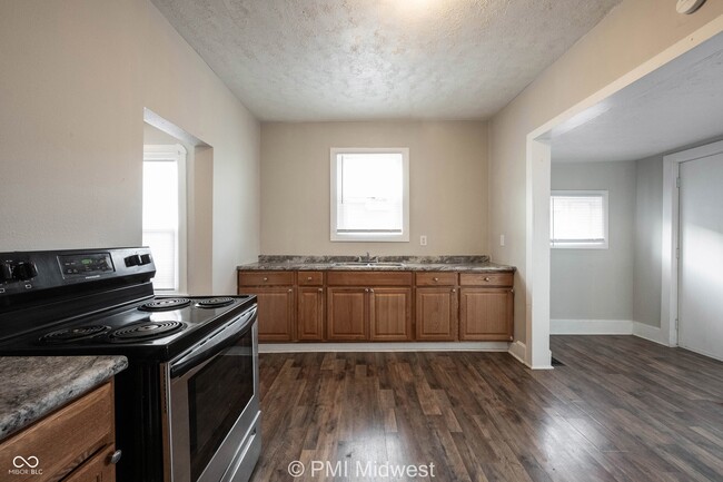 Building Photo - 1016 S Belmont Ave