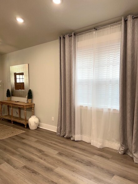 Building Photo - 2071 W Romana St