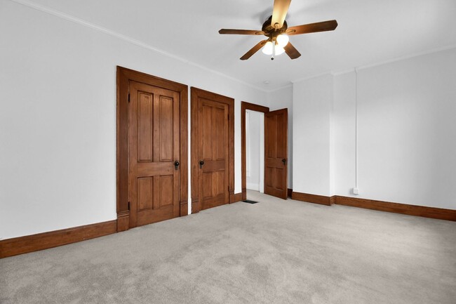 Building Photo - Stunning and Spacious 3 Bedroom House