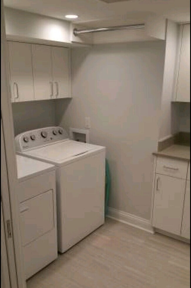 Building Photo - 6511 Oliver Ave S