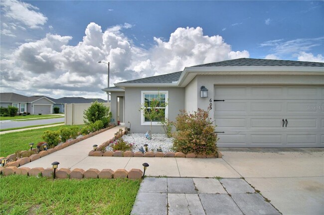 Building Photo - 605 Vittorio Dr