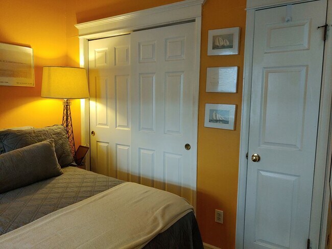 Building Photo - Cozy 1 Bed/1 Bath Victorian Style Complex ...