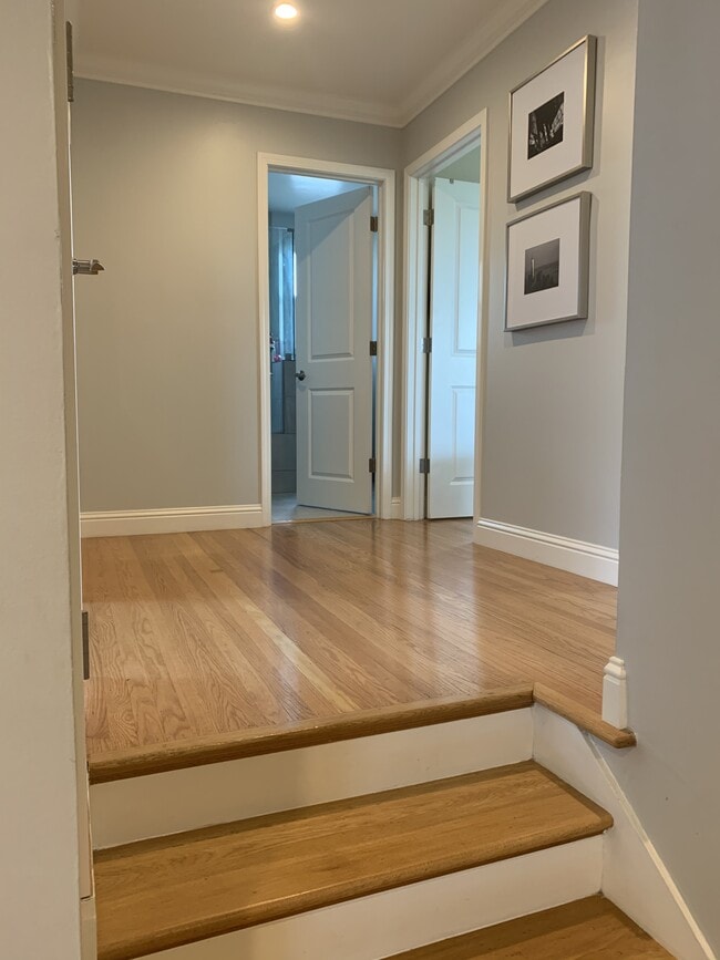 Building Photo - 1417 Sunnyslope Ave