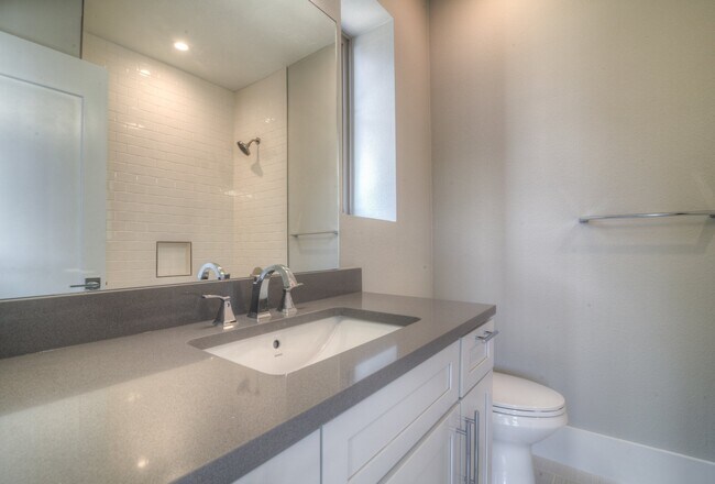 Building Photo - 3109 Walling Dr