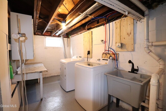 Building Photo - 442 Plymouth Ave