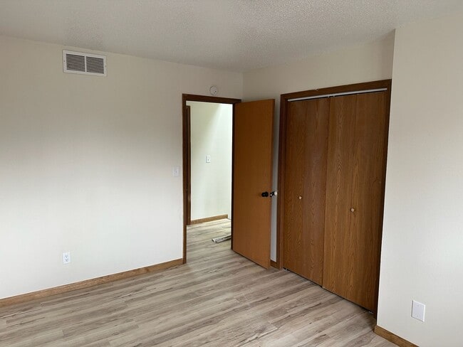 Building Photo - 3 bedroom, 3.5 bathroom, remodeled Southside townhome