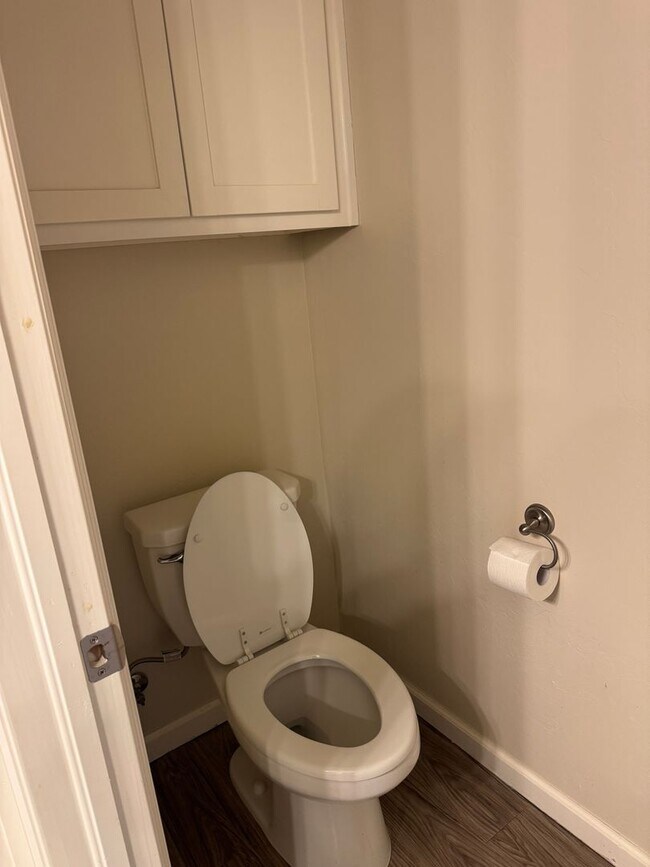 Building Photo - Charming 2 bed/2 bath in gated community The Enclave!