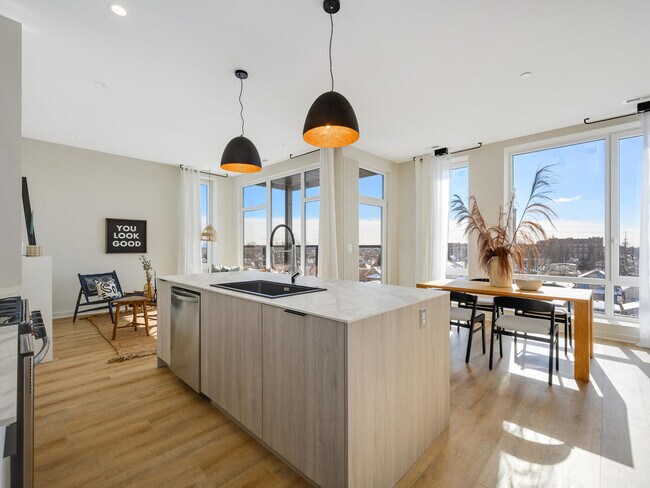 Building Photo - 6336 W Belmont Ave