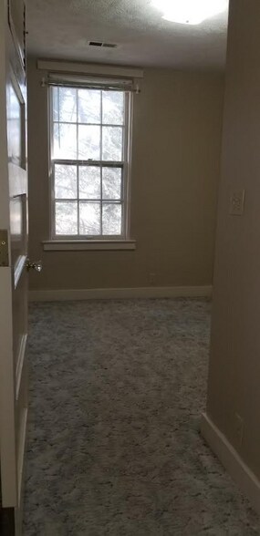 Building Photo - 800 5th St