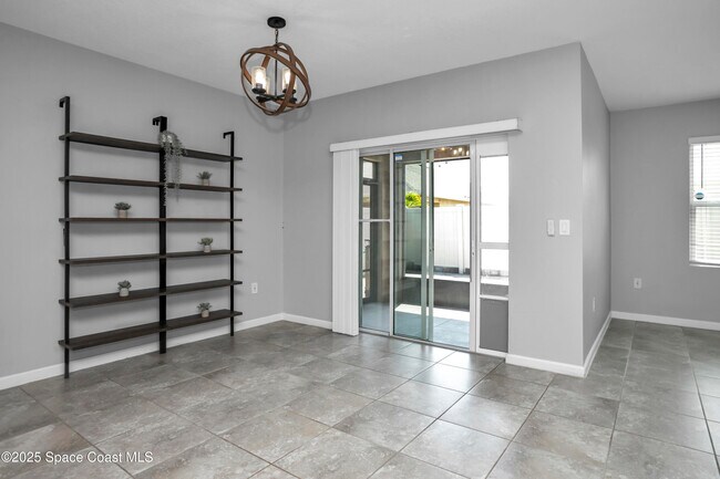 Building Photo - 975 Newton Cir