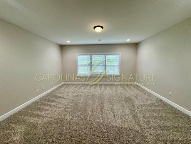 Building Photo - Move-In Ready Family Home. Prime Location, Updated Features