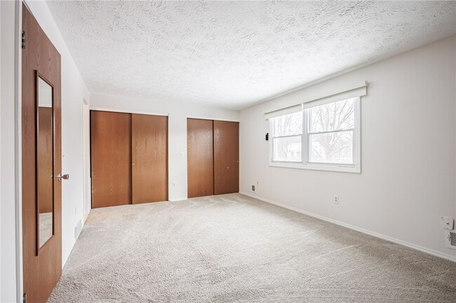 Building Photo - 16 Sanders Farm Dr