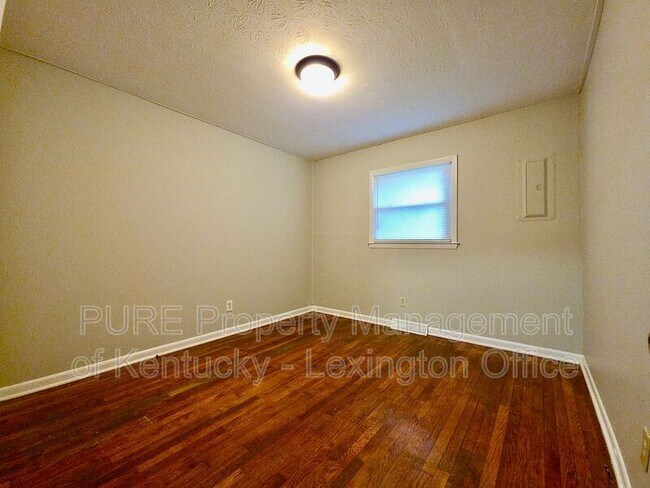 Building Photo - 304 Radcliffe Rd