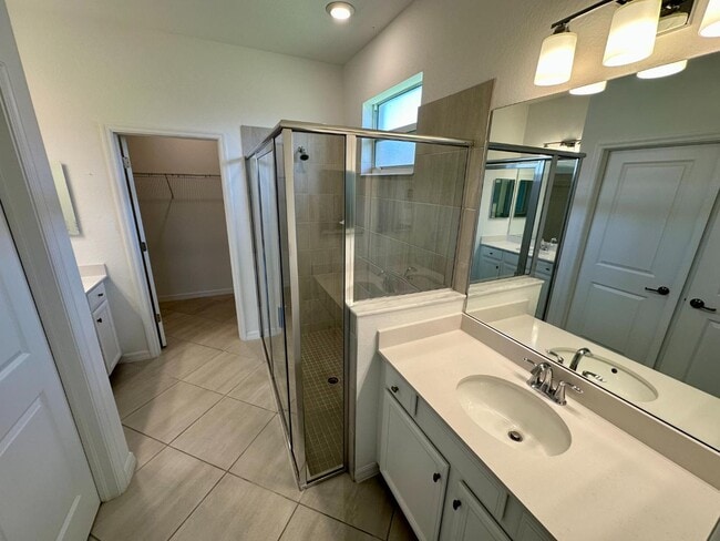 Building Photo - 1696 Alameda Dr