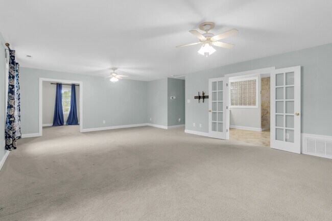 Building Photo - 1609 Lucerne Way