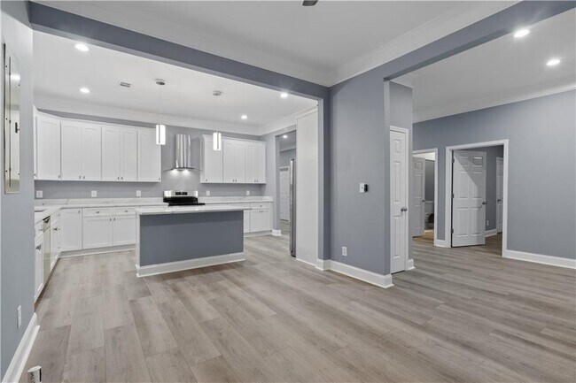 Building Photo - 325 Holderness St SW