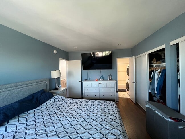 Building Photo - 358 Miraleste Dr