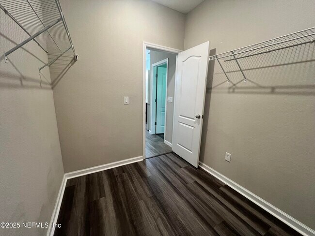 Building Photo - 15825 Stedman Lake Dr