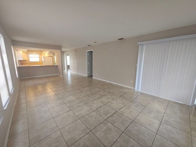 Building Photo - WR-16 Gebel 1101 Duplex