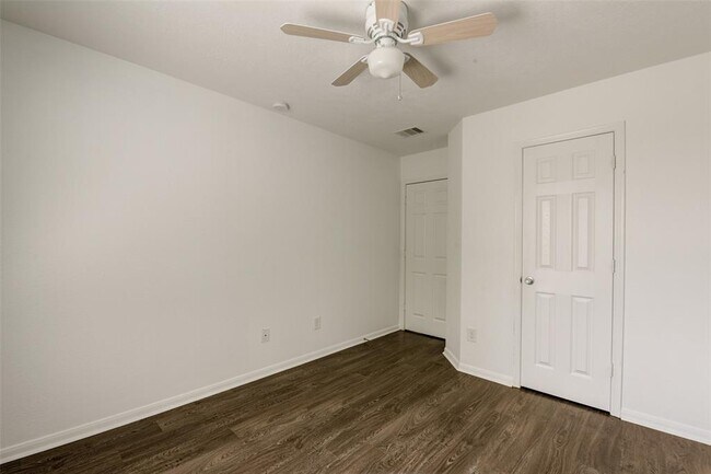Building Photo - 834 Sweet Flower Dr