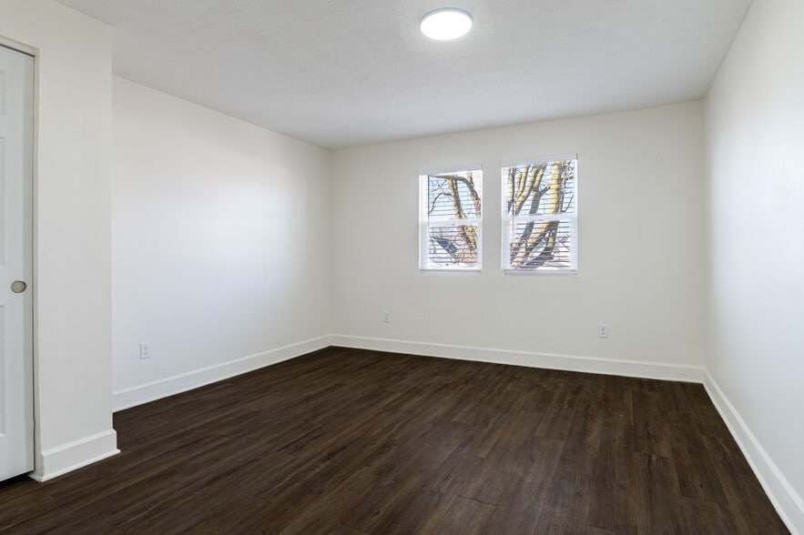 Building Photo - 408 E Beecher St