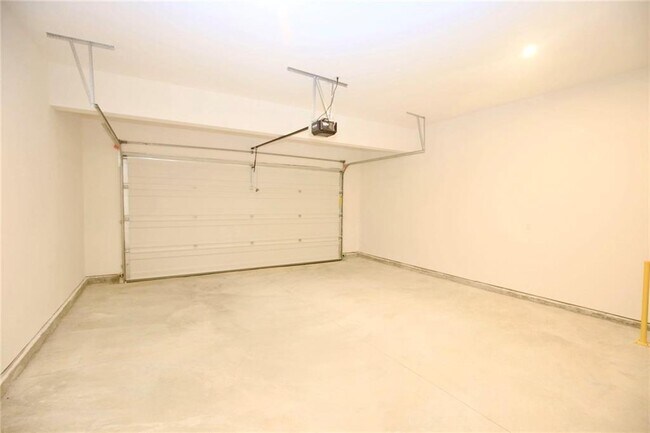 Building Photo - 2225 Whistler Wy NE