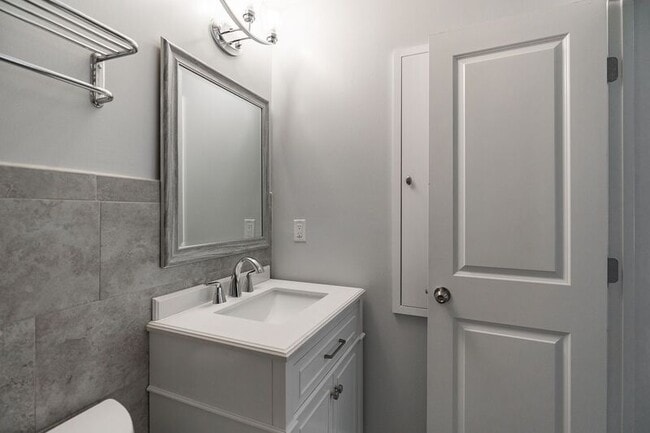 Building Photo - 1035 Barnett Shoals Rd