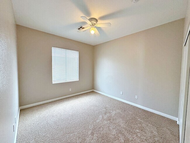 Building Photo - 4 BEDROOM HOME 3 CAR GARAGE ON A CORNER LO...