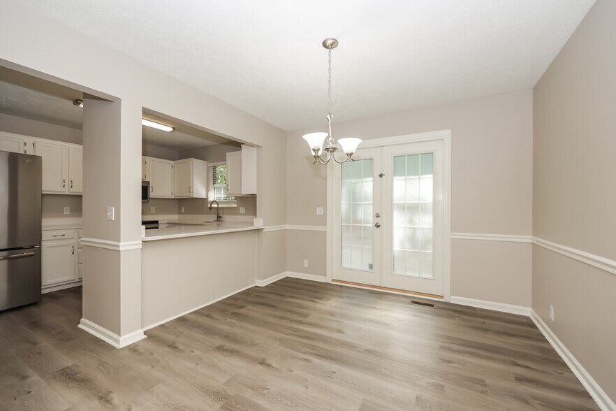 Building Photo - 903 Retriever Pl