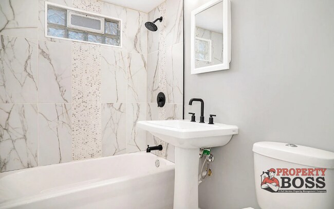 Building Photo - 4216 W 19th Plaza