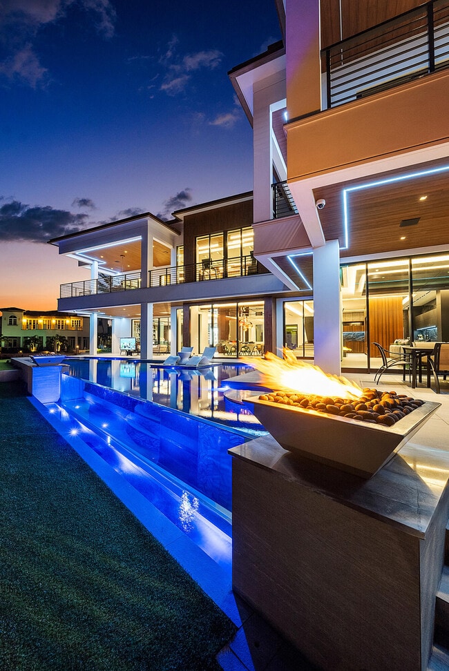 Building Photo - 2934 NE 8th Ave