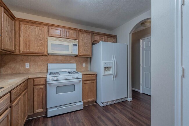 Building Photo - 10233 Azalea Village Dr