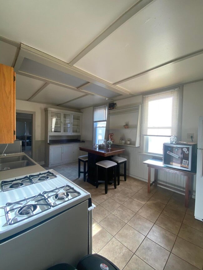 Building Photo - 1759 N Arlington Pl