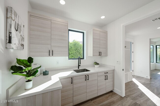 Building Photo - 6329 N 10th Dr