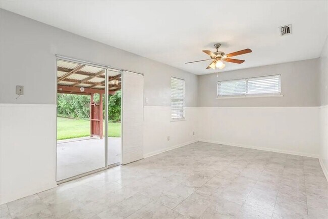 Building Photo - 316 Cranbrook Dr