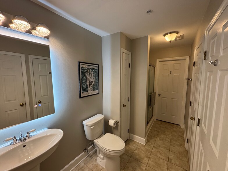 Building Photo - 1021 Brighthurst Dr