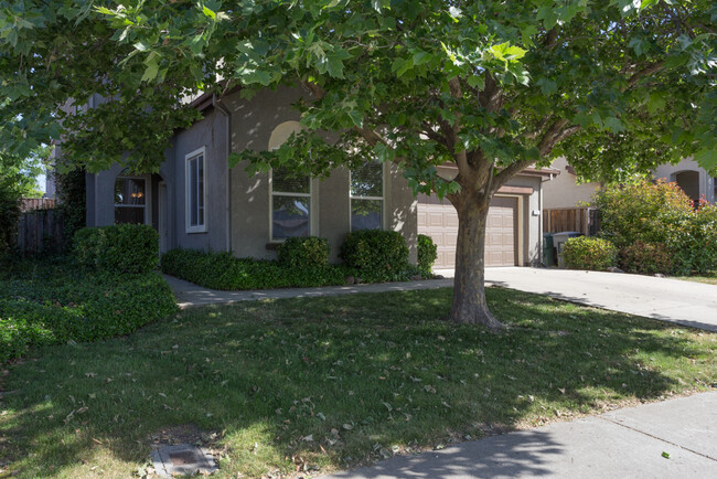 Building Photo - This is a gorgeous home, make it yours!