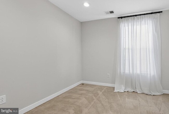 Building Photo - 11 Hedley Ln