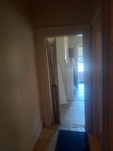 Building Photo - 374 Person