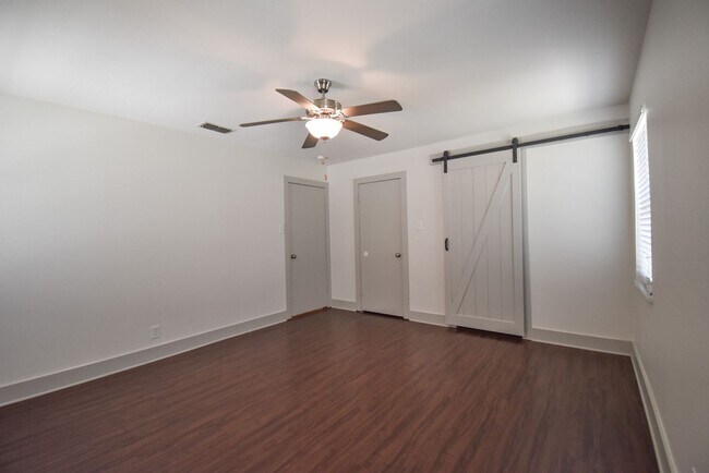 Building Photo - Lease Takeover Opportunity Available! 3 Be...
