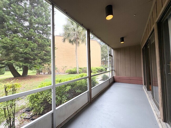 Building Photo - Gorgeous 1/1 Condo in Winter Springs ~ Upd...