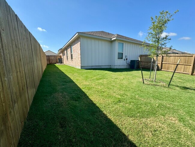 Building Photo - 5111 Rose Gdn Lp