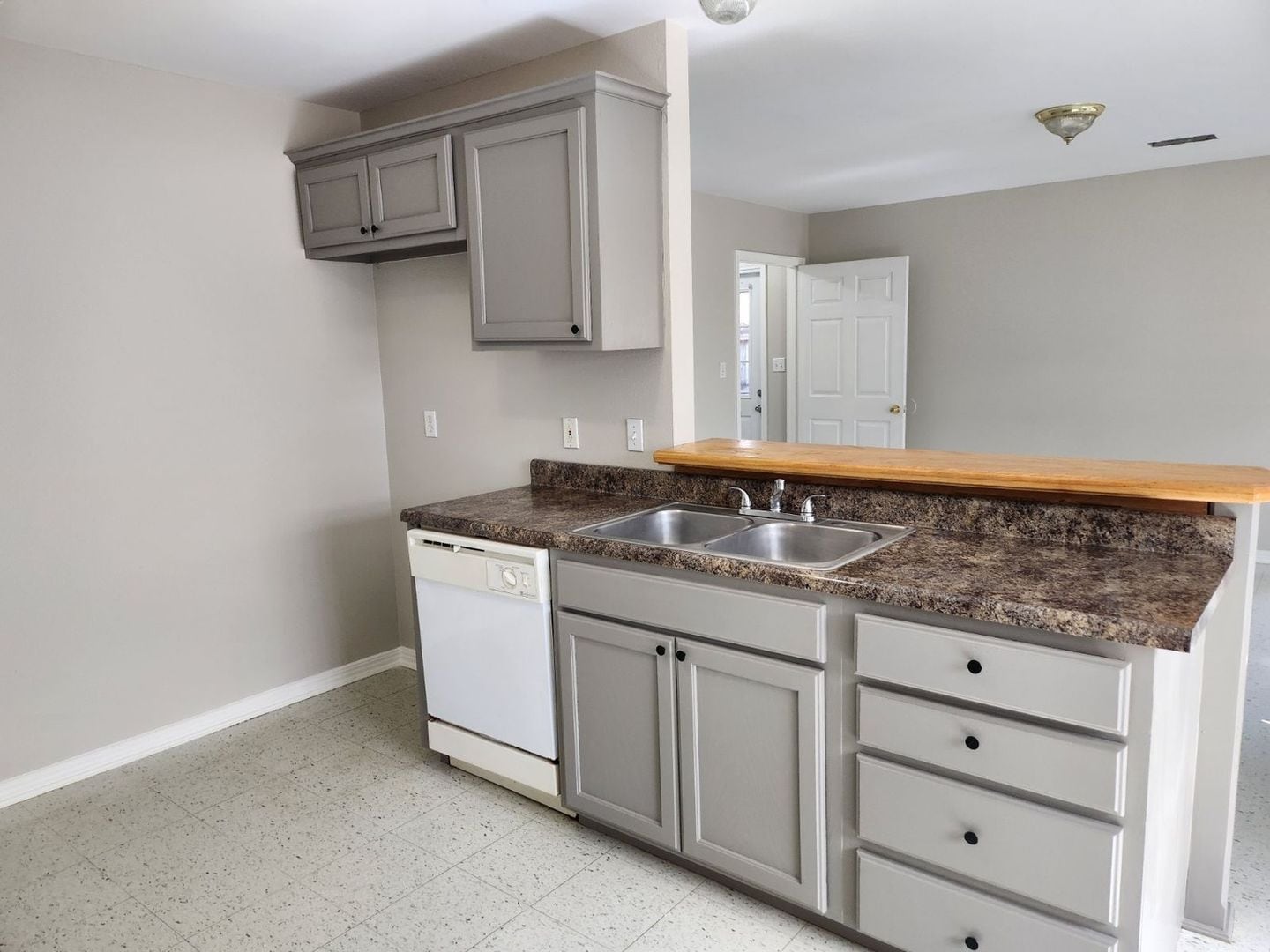 Building Photo - 13339 Vermont St