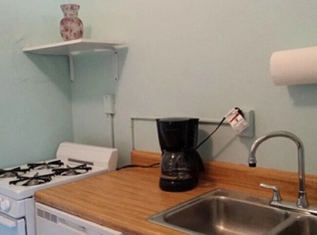 Building Photo - 182 Bowen St