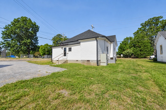 Building Photo - Front-Porch Living Across from Highland Park, Just Minutes from Downtown Rock Hill