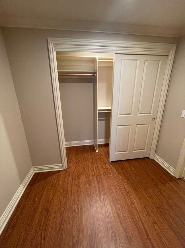 Building Photo - Freshly Remodeled 1 Bedroom 1 Bath Back House!