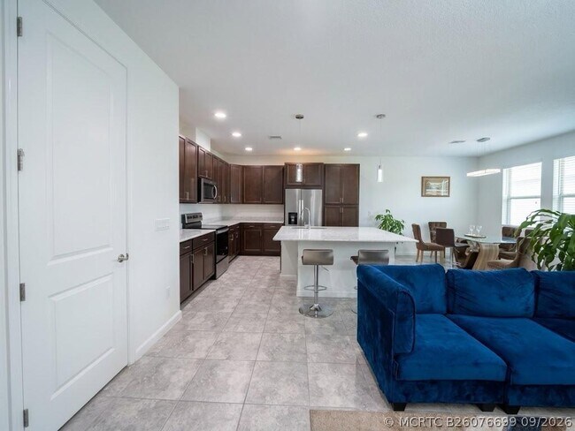Building Photo - 16483 Helix Ct