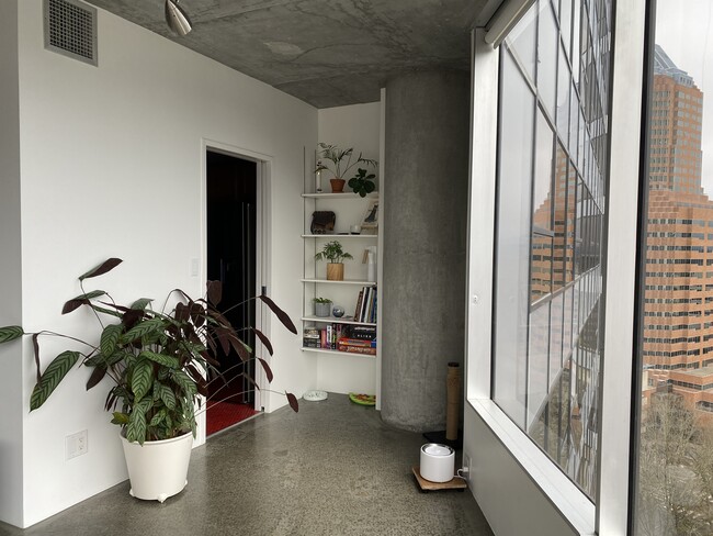 Building Photo - 1500 SW 5th Ave