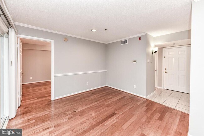 Building Photo - 1524 Lincoln Way